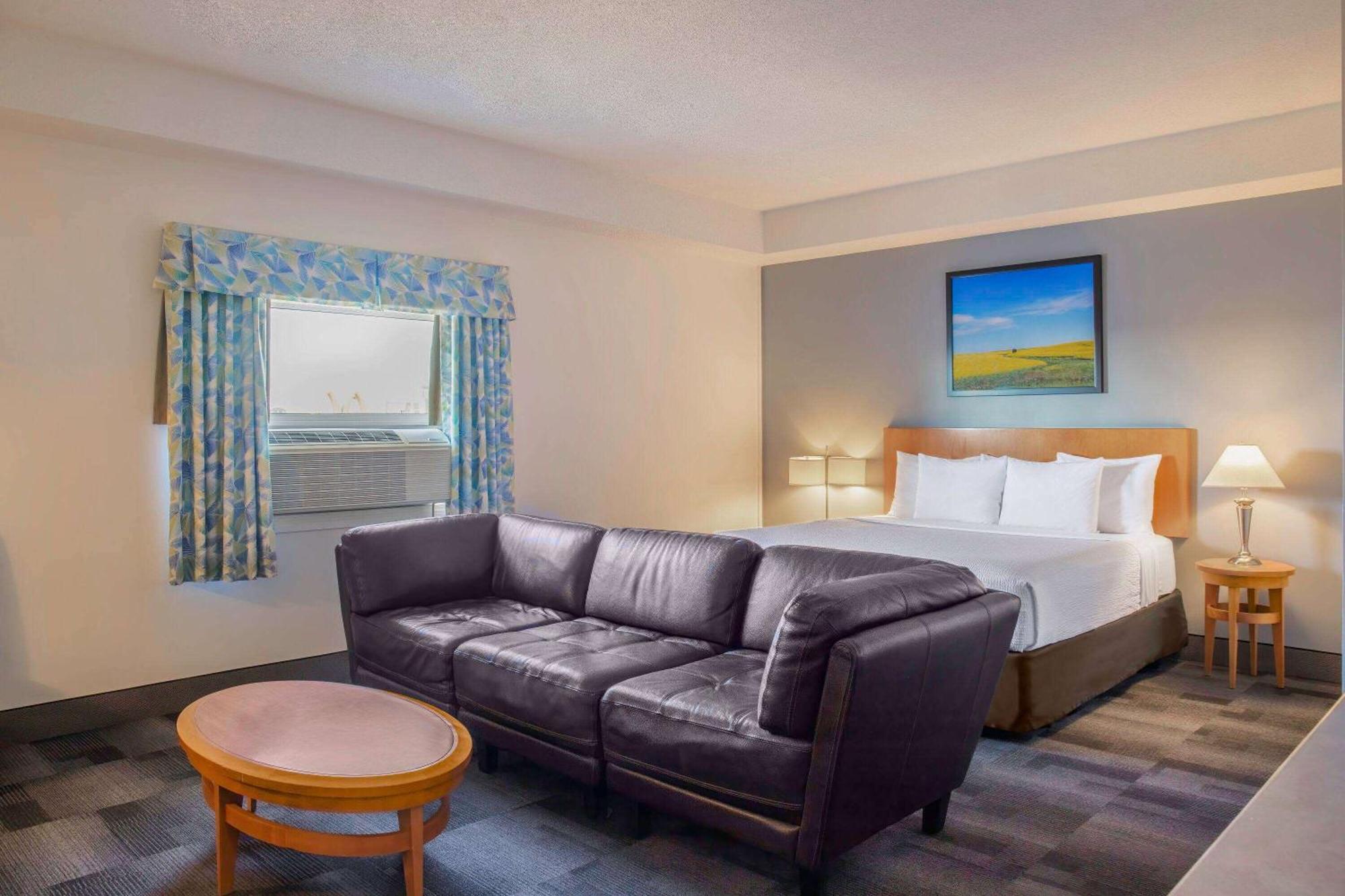 Days Inn & Conference Centre By Wyndham Camrose Norsemen Экстерьер фото