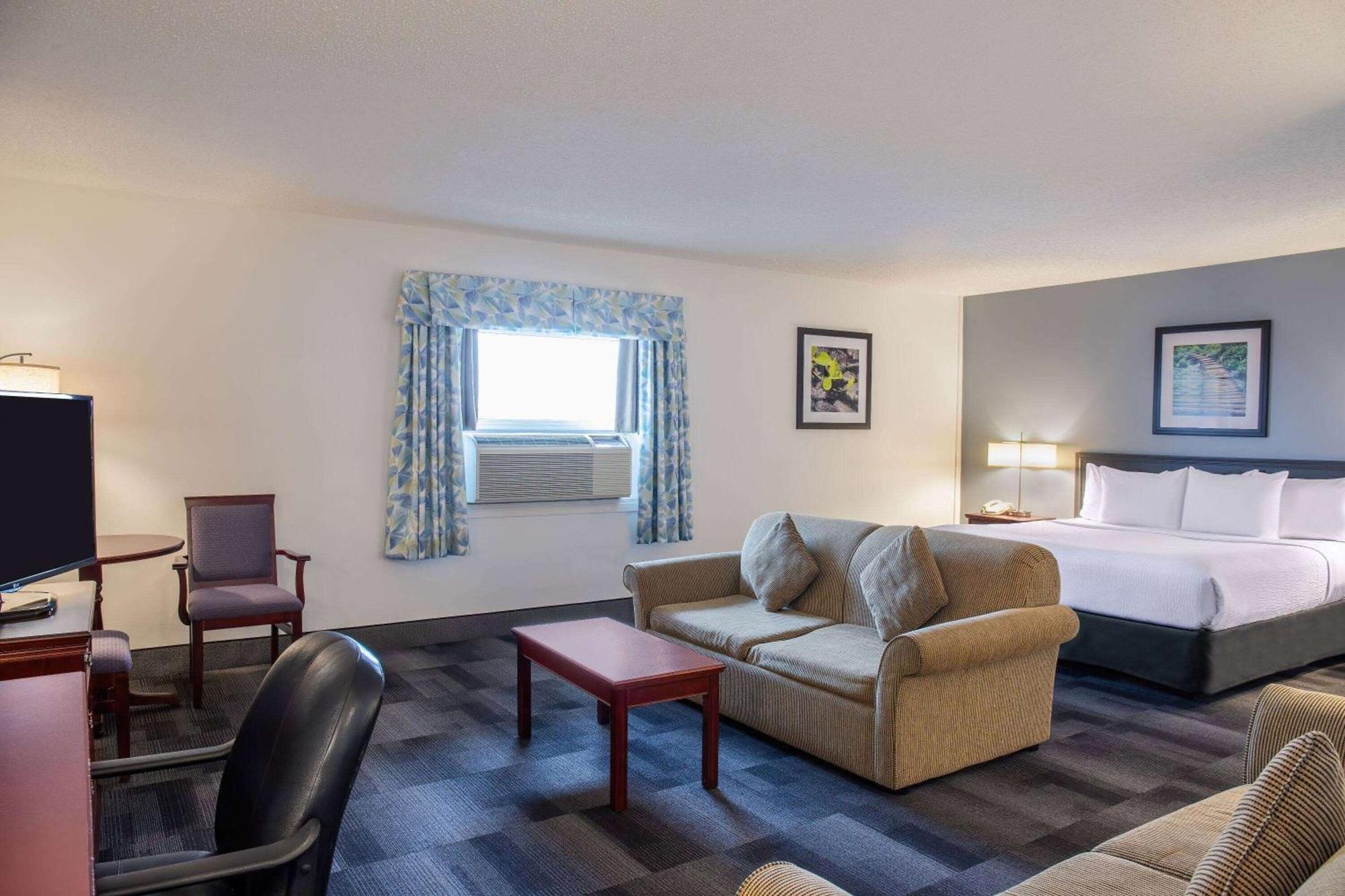 Days Inn & Conference Centre By Wyndham Camrose Norsemen Экстерьер фото