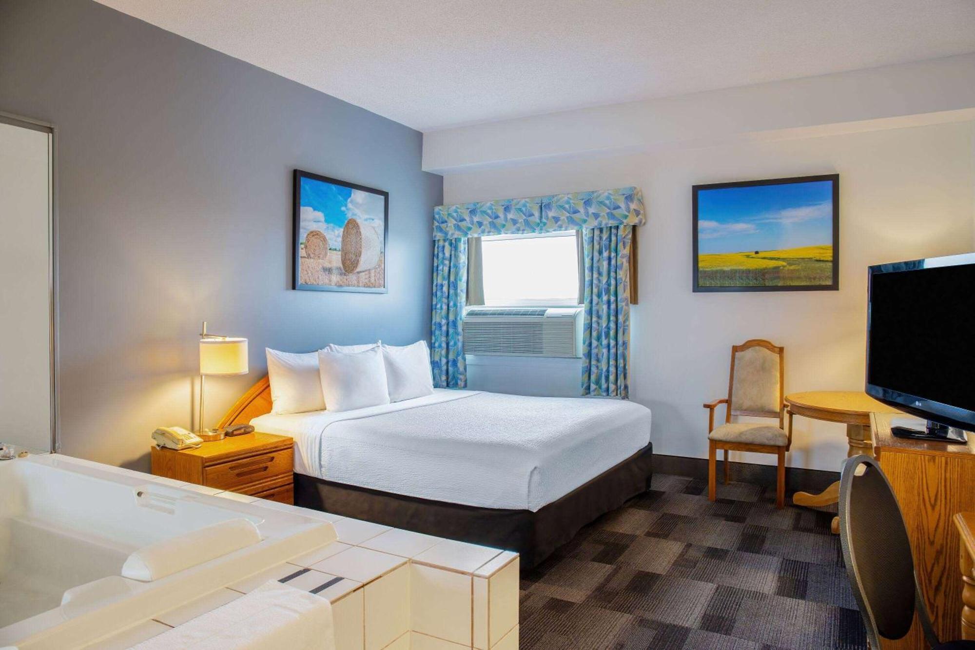 Days Inn & Conference Centre By Wyndham Camrose Norsemen Экстерьер фото