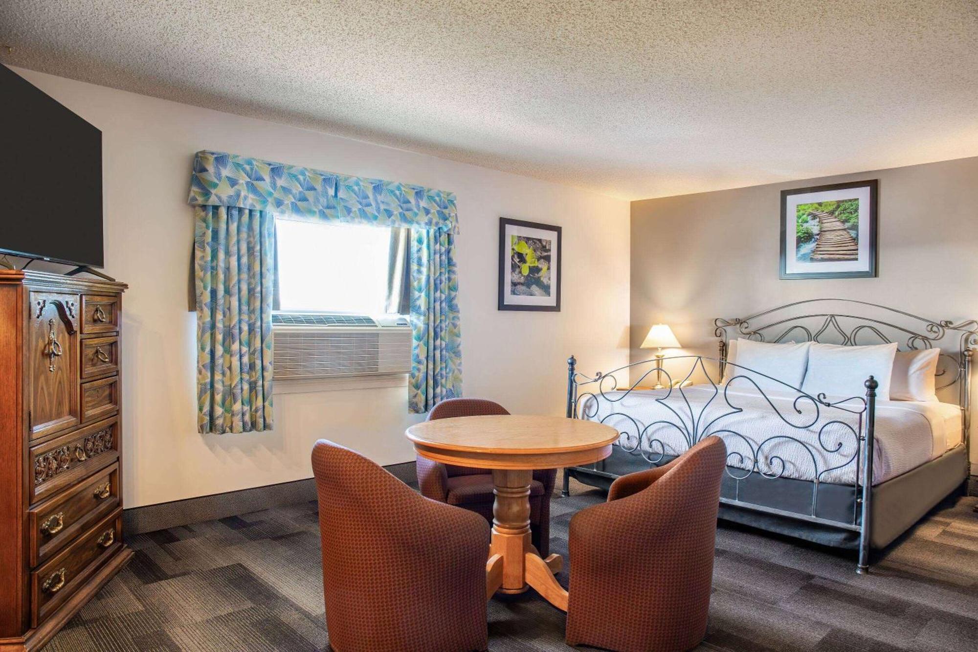 Days Inn & Conference Centre By Wyndham Camrose Norsemen Экстерьер фото