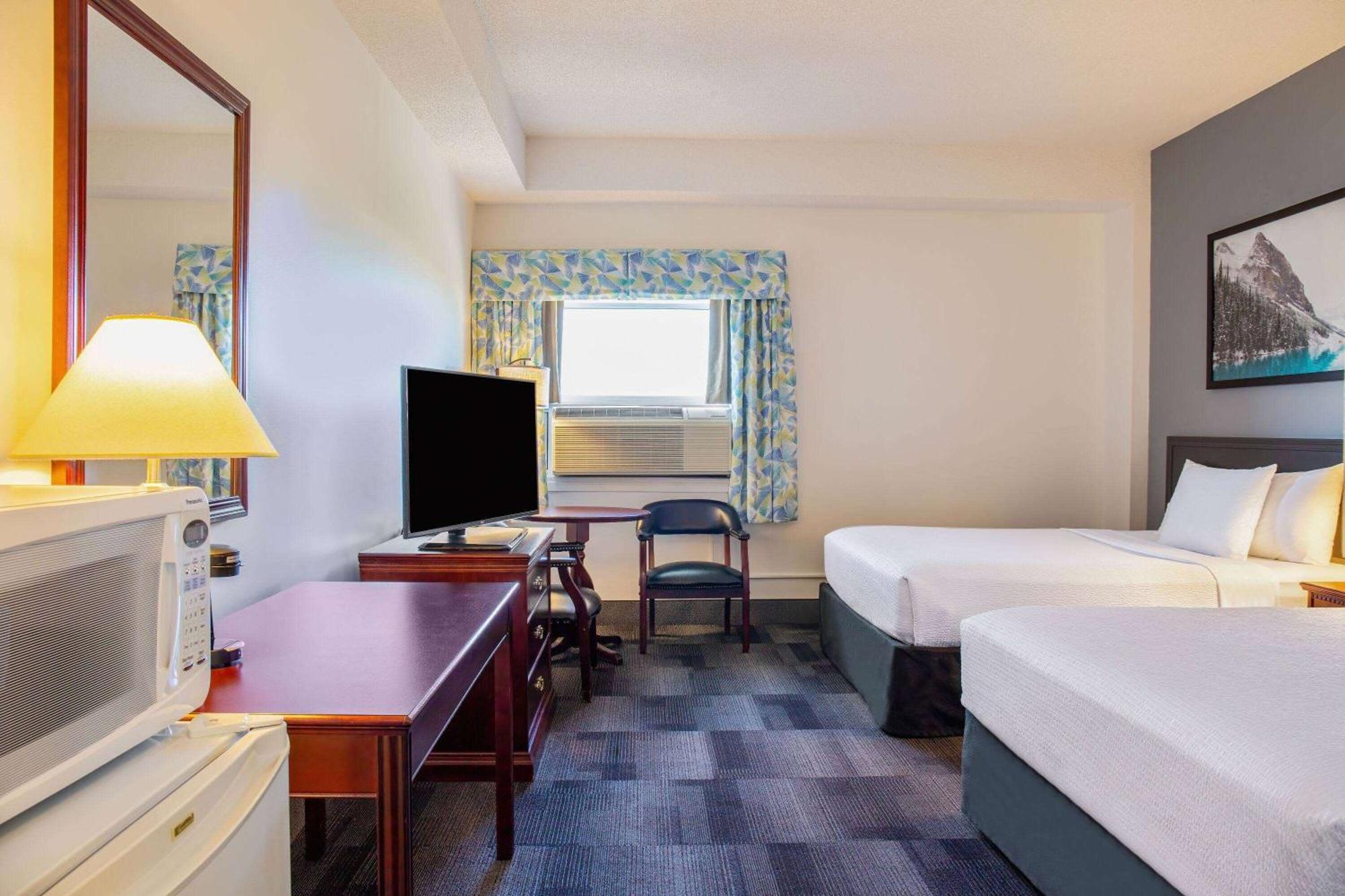 Days Inn & Conference Centre By Wyndham Camrose Norsemen Экстерьер фото